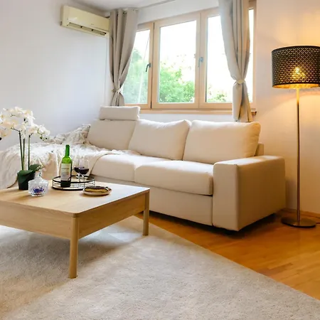 Ultra-central, Cozy And Quiet