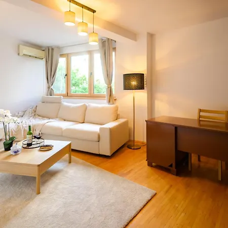 Ultra-central, Cozy And Quiet Apartment Bucharest